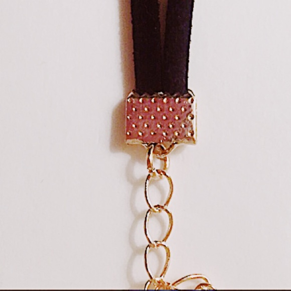 💖4/$25 Dainty Faux Suede Choker W/ Heart Charm - Picture 4 of 5